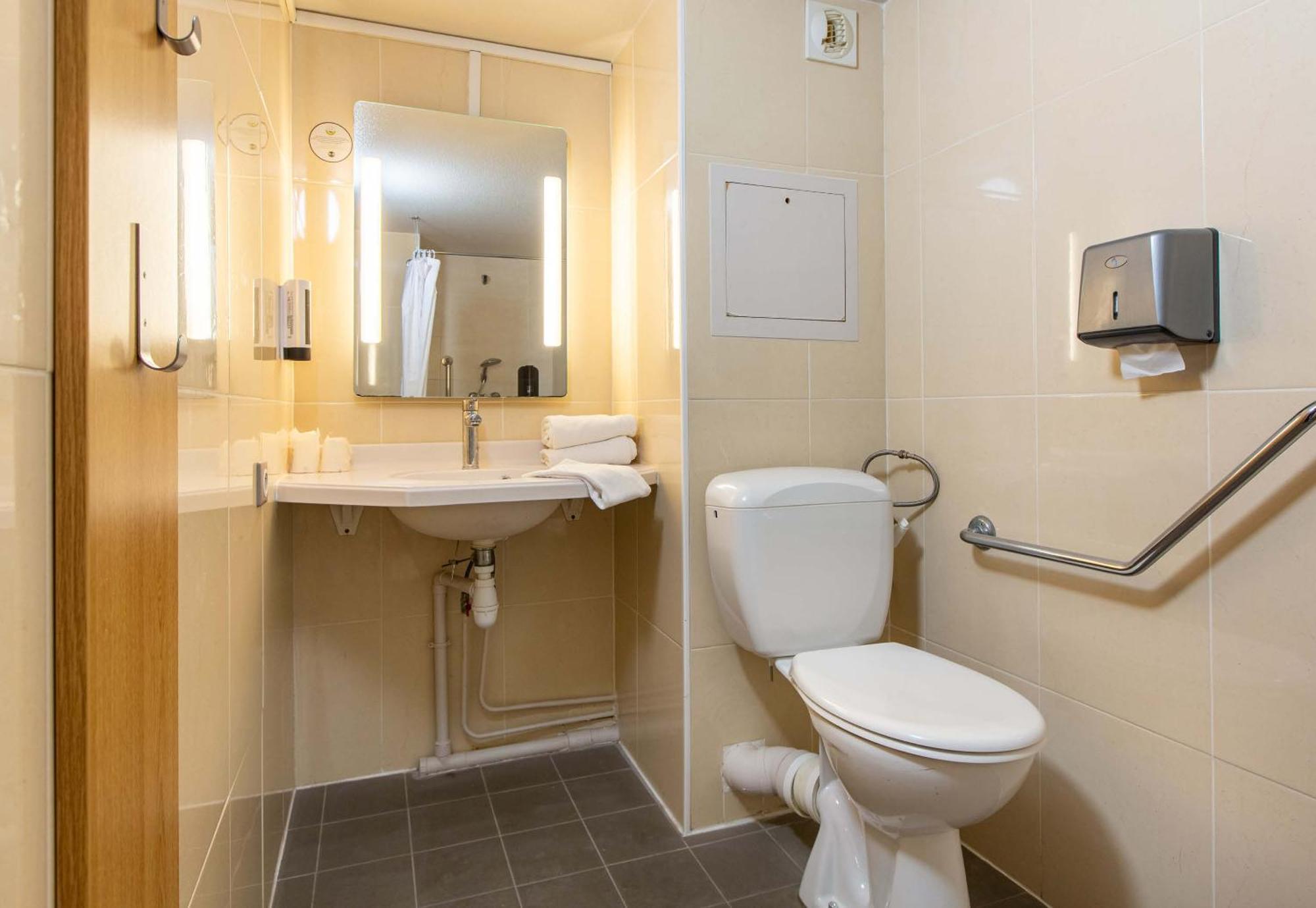 B&B Hotel Chateauroux Aeroport Deols Bagian luar foto